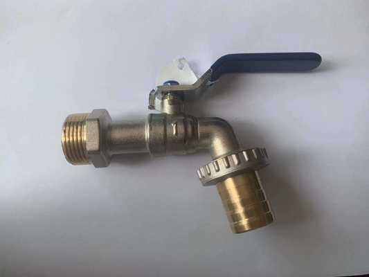 1/2 3/4 นิ้วสายสวน Bib ทองเหลืองท่อ Faucet ที่จับพลาสติก